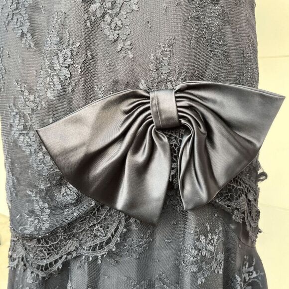 Vintage 1980s Black Lace Flapper-Inspired Dress with Satin Bow & Puffed Sleeves - Picture 5 of 12